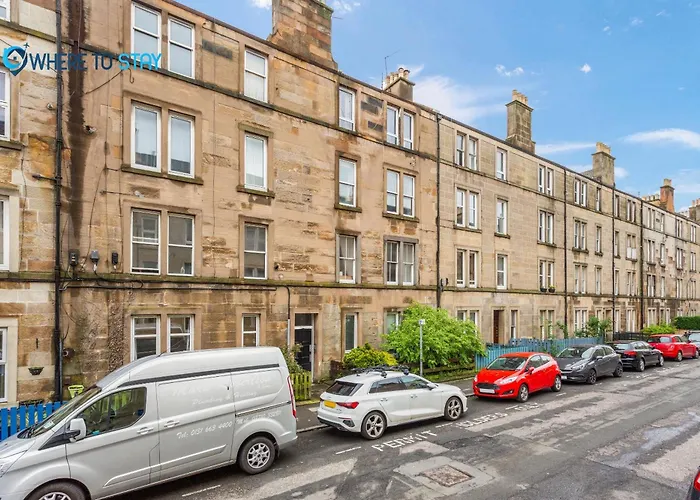 2 Bed Apartment - 7 Min Walk Train Station