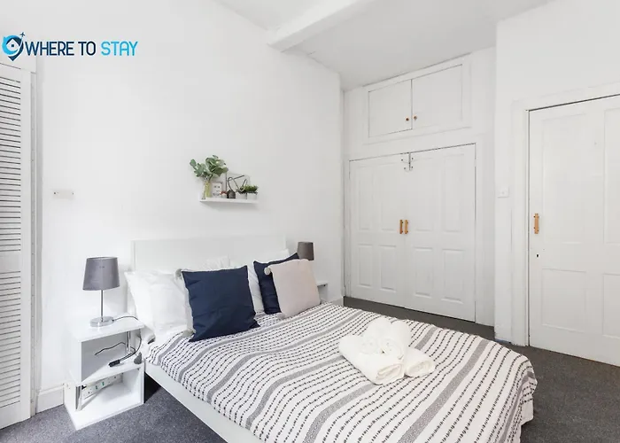 2 Bed Apartment - 7 Min Walk Train Station